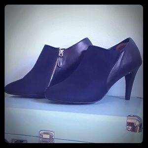 Navy suede Dexflex Comfort ankle boots - 8 1/2 W